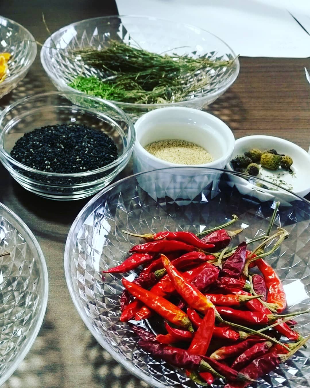 植物と「食」を楽しむワークショップ|魅惑の和ハーブと「唐辛子」で作る自家製ラー油と七味