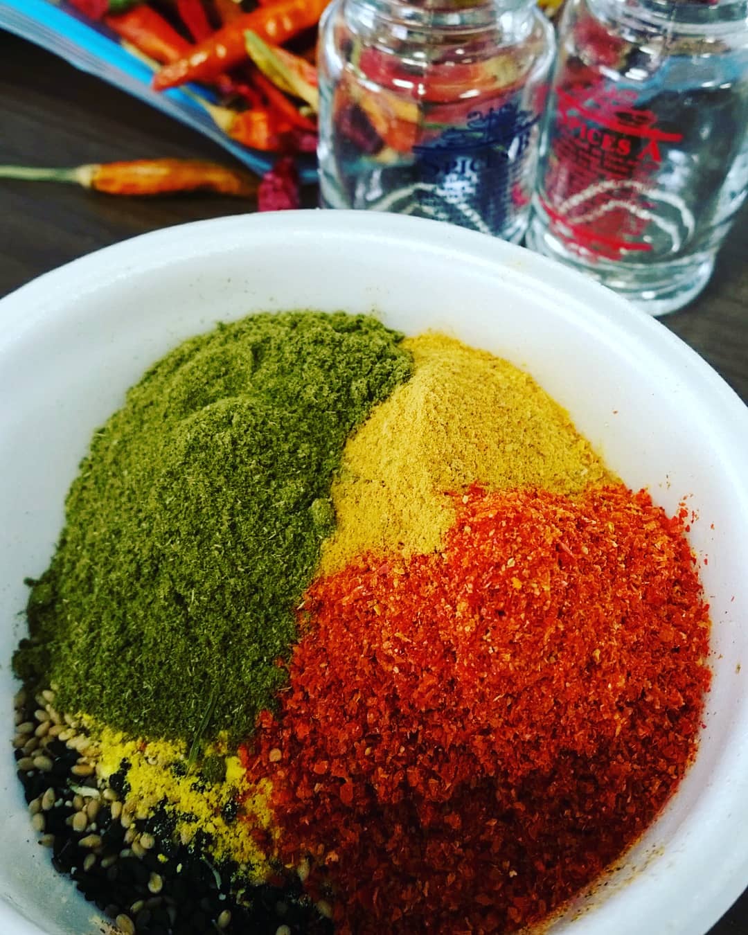 植物と「食」を楽しむワークショップ|魅惑の和ハーブと「唐辛子」で作る自家製ラー油と七味